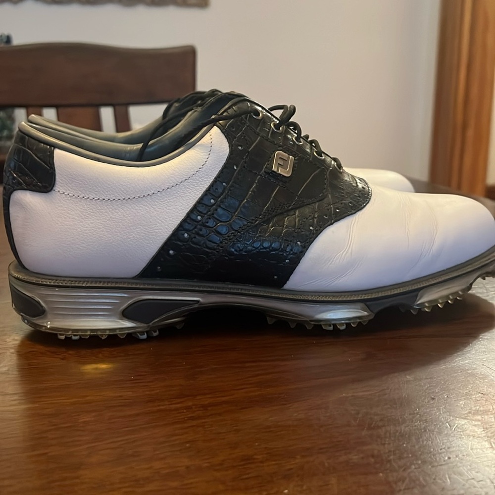 Men’s Footjoy Dryjoys Golf Shoes, Size 10.5